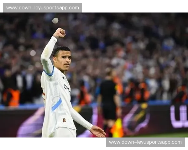 格林伍德十四球领跑射手榜 点球失手错失扩大优势